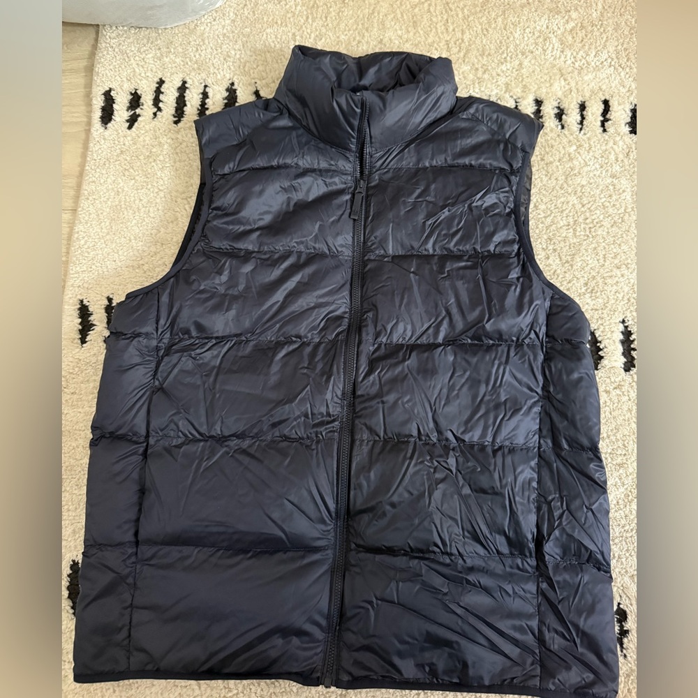 Mens Uniqlo Ultra Light Navy Vest size medium perfect condition